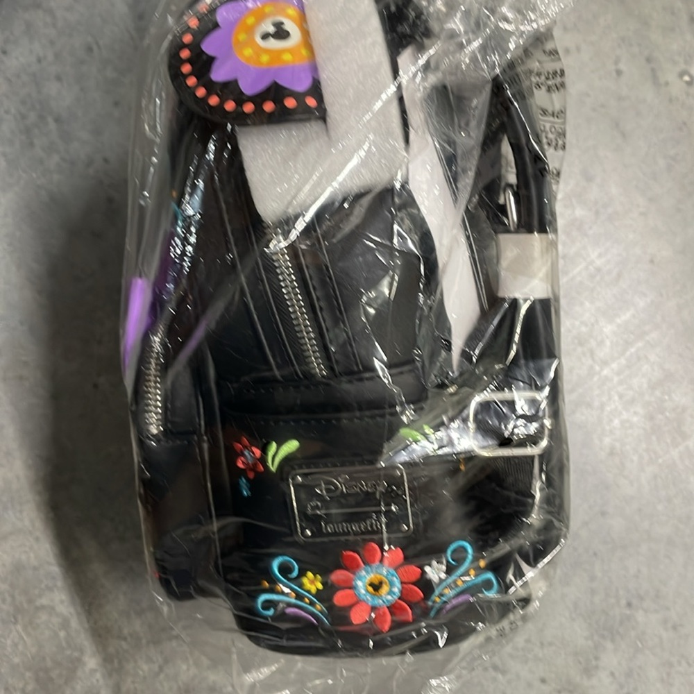 24HR FINAL DROP ⬇️ Loungefly Mickey Mouse Sugar skull backpack - Picture 3 of 4